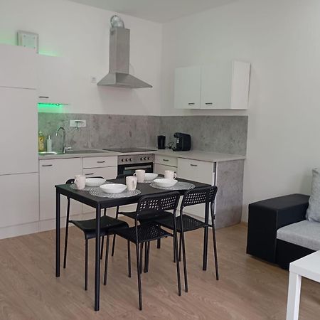 Novy Apartman S Terasou Brno Exterior photo